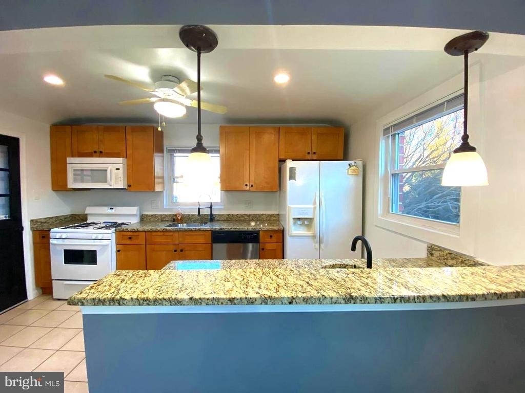 11005 Amherst Avenue - Photo 11