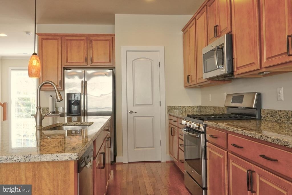 219 Baldwin Street - Photo 3