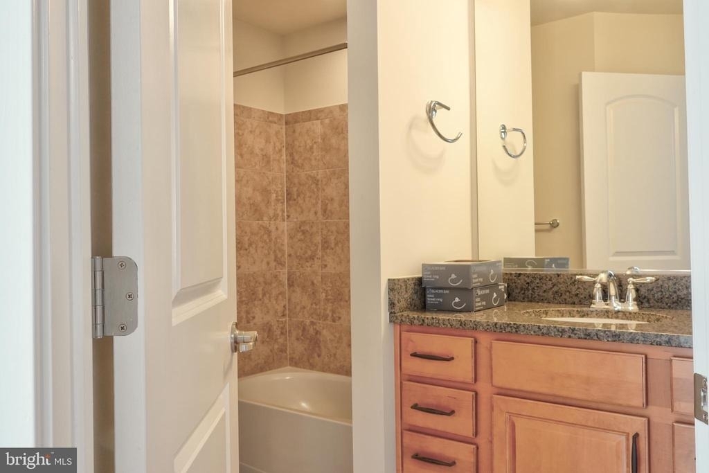 219 Baldwin Street - Photo 7