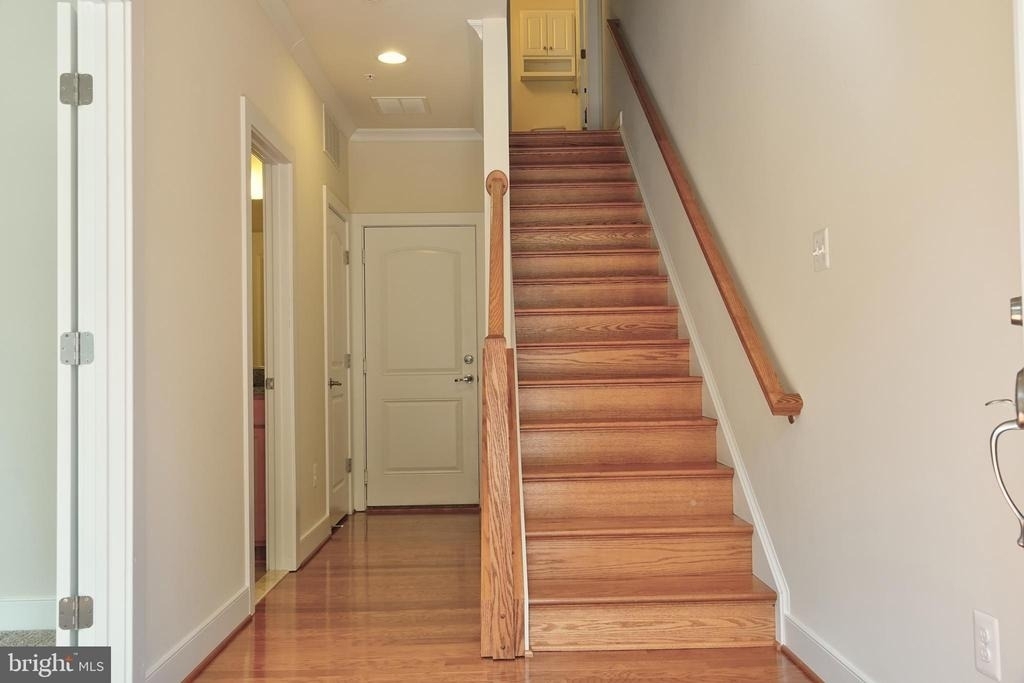 219 Baldwin Street - Photo 8