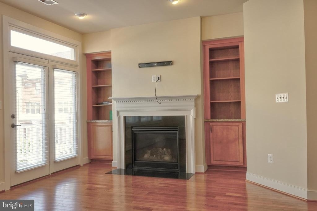 219 Baldwin Street - Photo 2