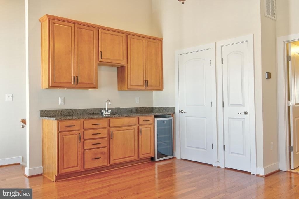 219 Baldwin Street - Photo 19