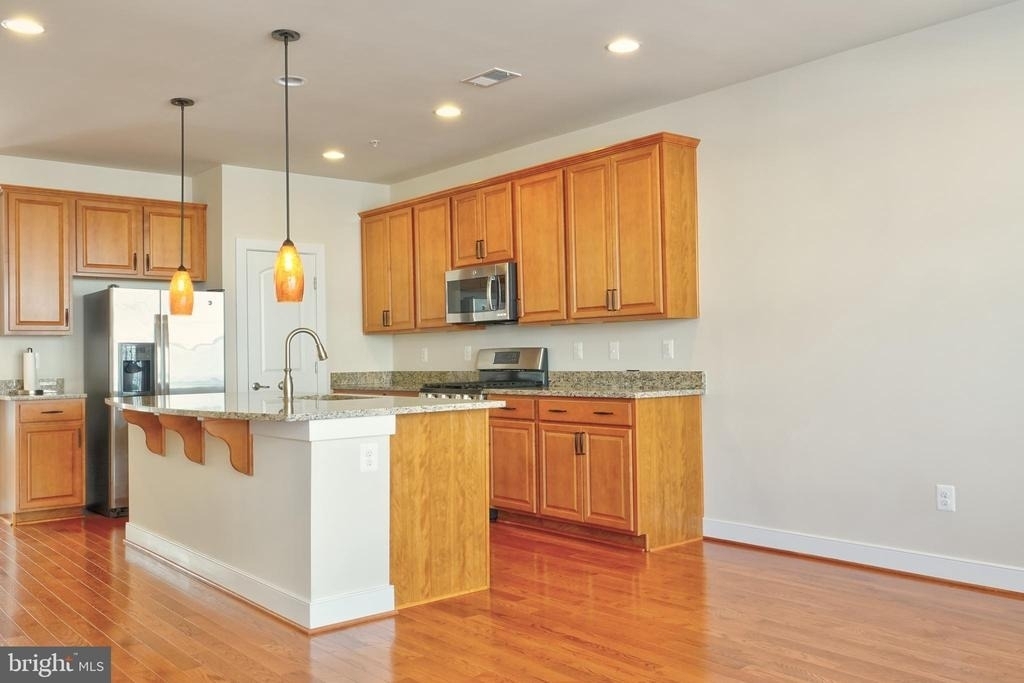 219 Baldwin Street - Photo 4