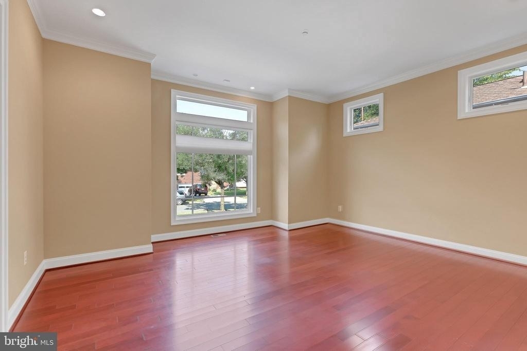 7607 Newmarket Drive - Photo 4