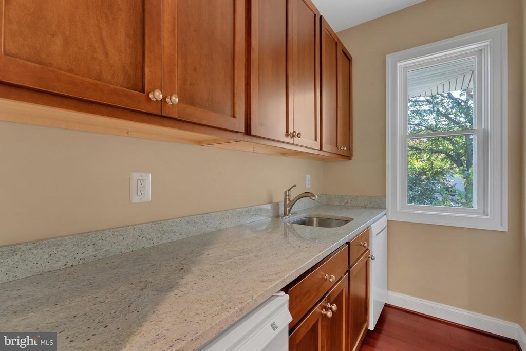 7607 Newmarket Drive - Photo 8