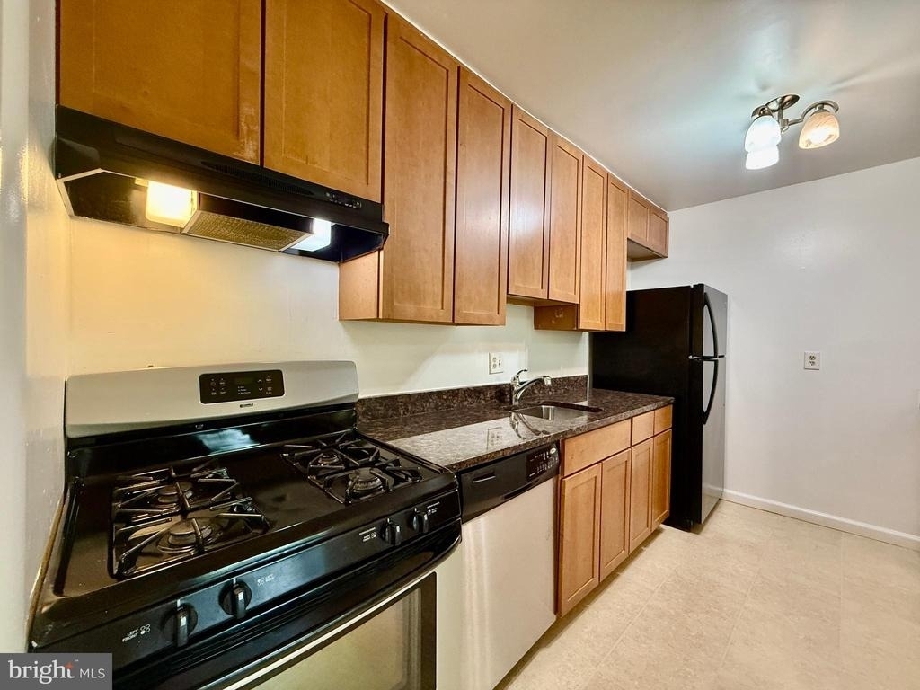 12204 Braxfield Court - Photo 10