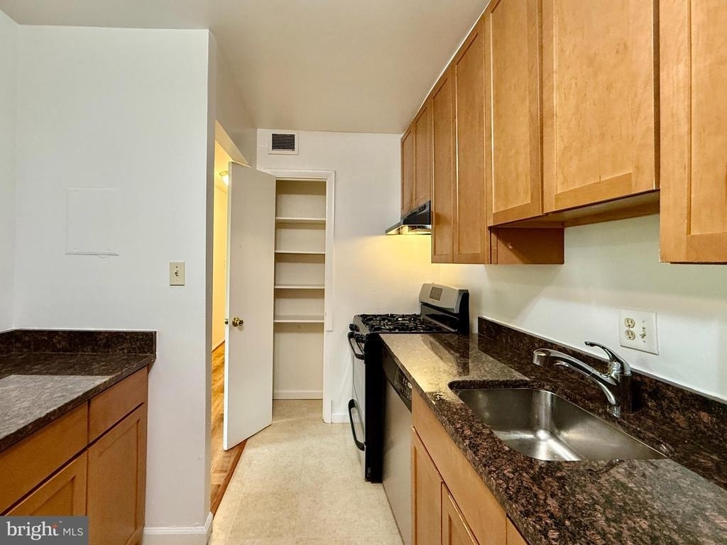 12204 Braxfield Court - Photo 12