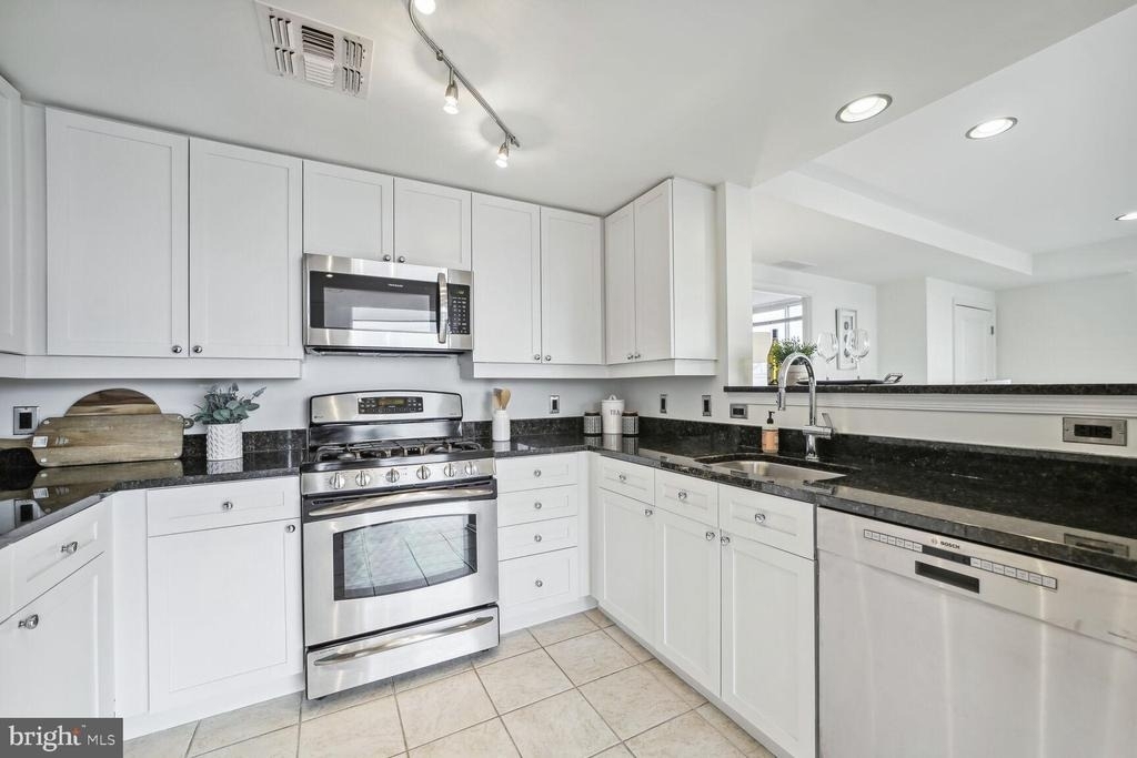 930 Wayne Avenue - Photo 15