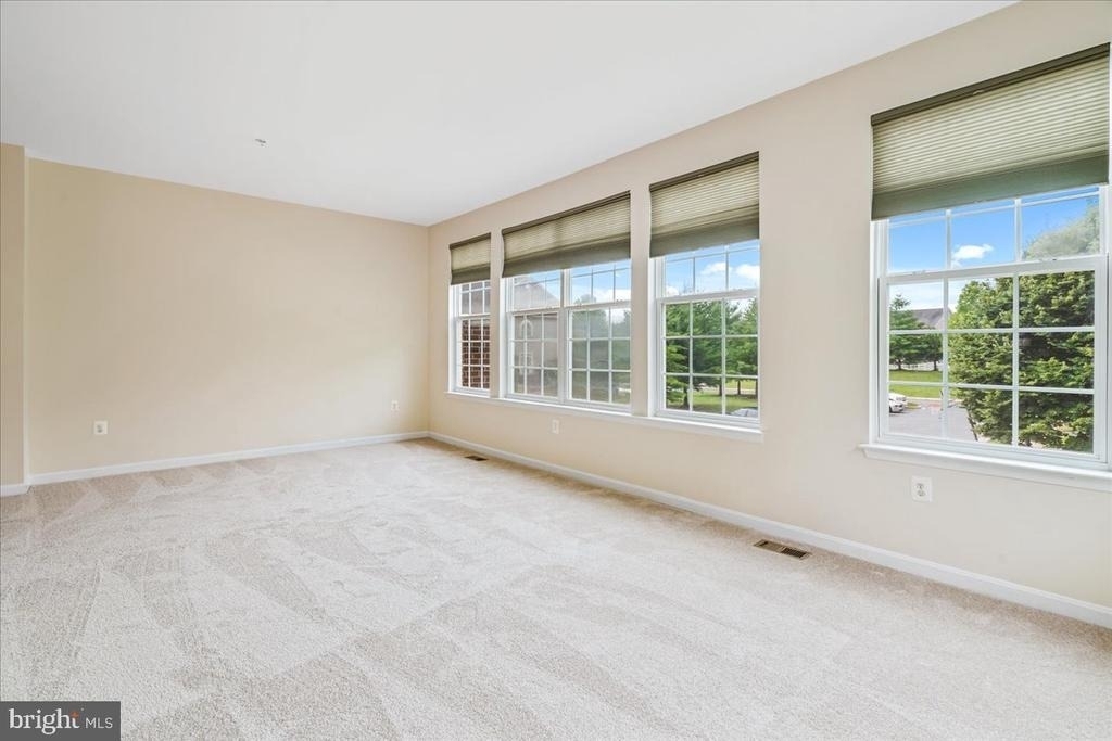 5053 Wesley Square - Photo 6