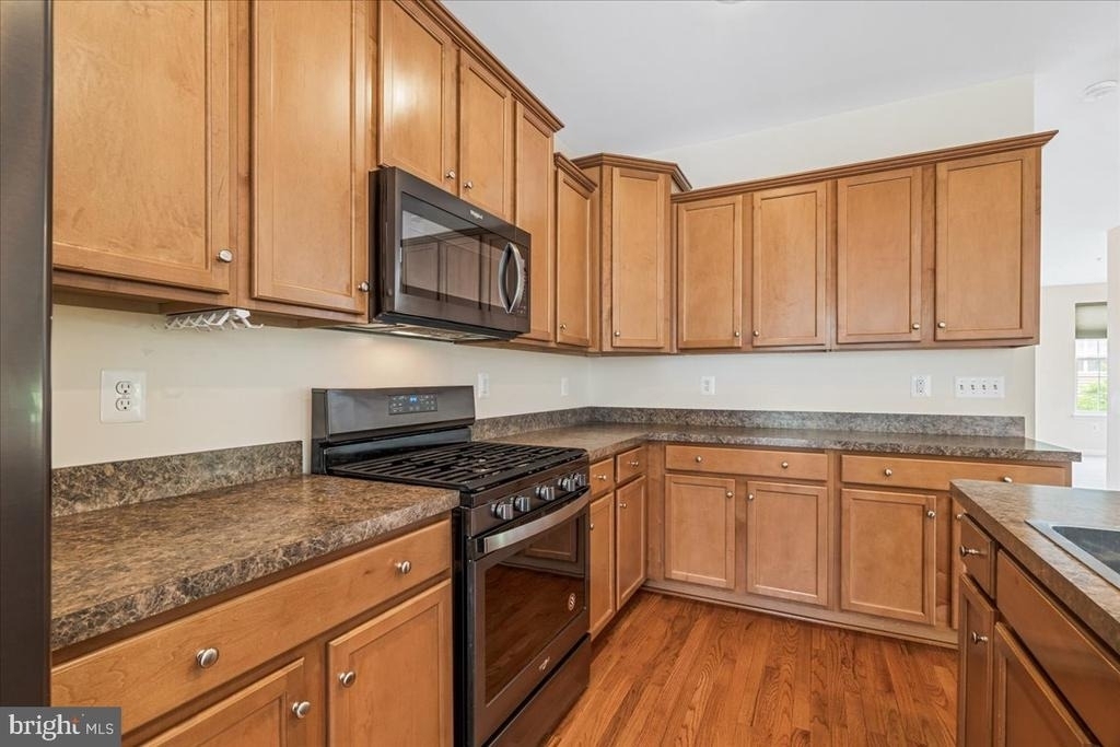 5053 Wesley Square - Photo 10