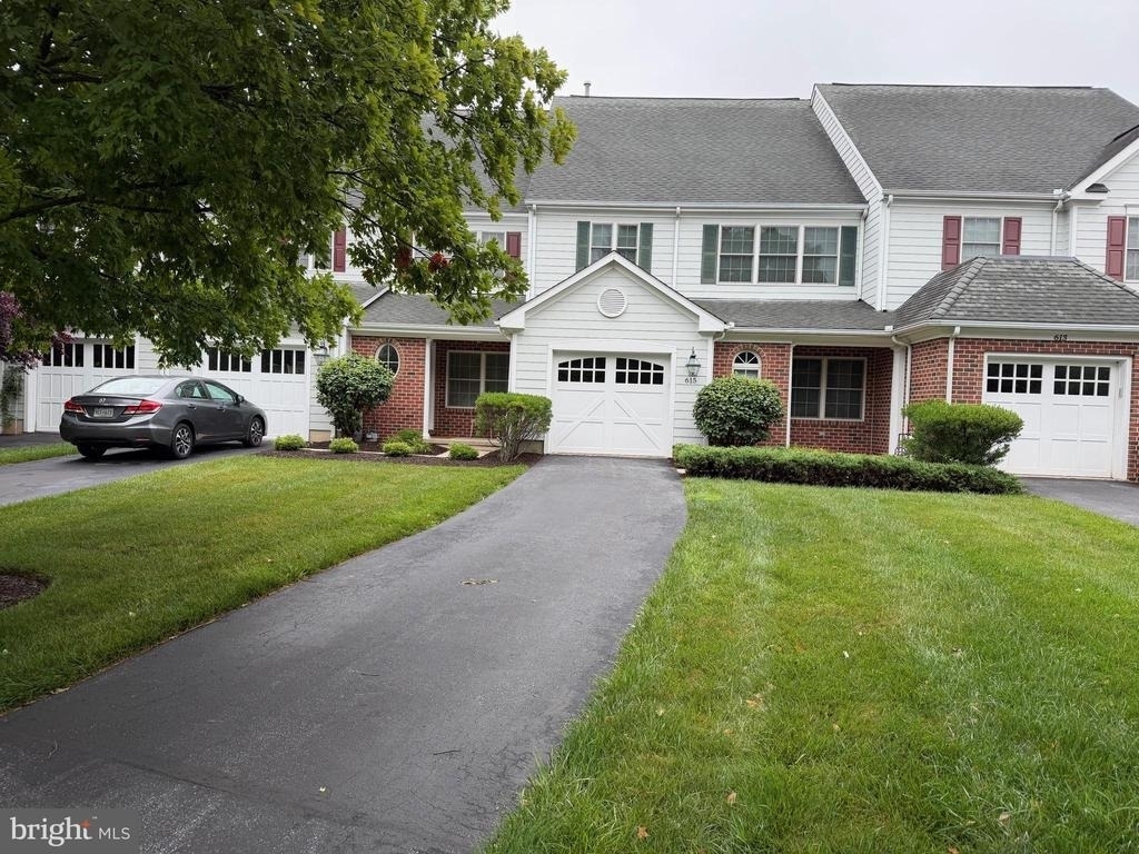 615 Strandhill Court - Photo 0