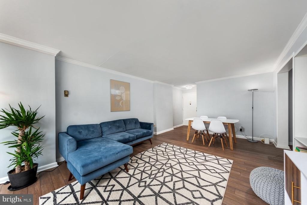 305 C Street Ne - Photo 3