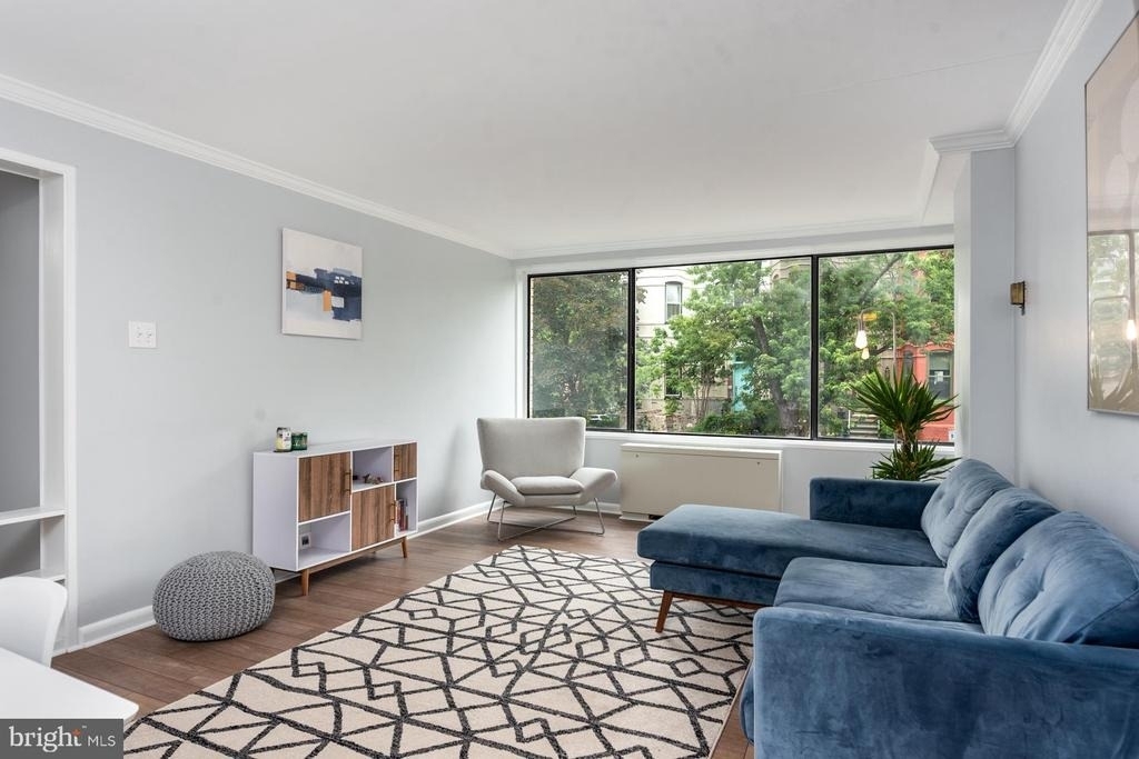 305 C Street Ne - Photo 2