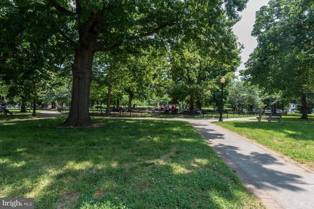 305 C Street Ne - Photo 24