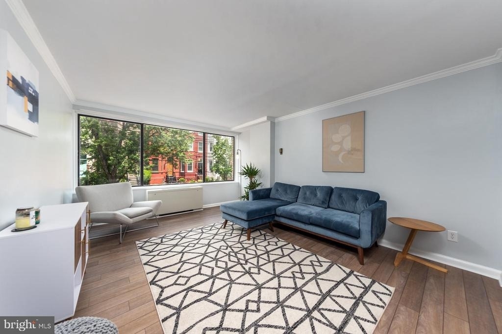 305 C Street Ne - Photo 0
