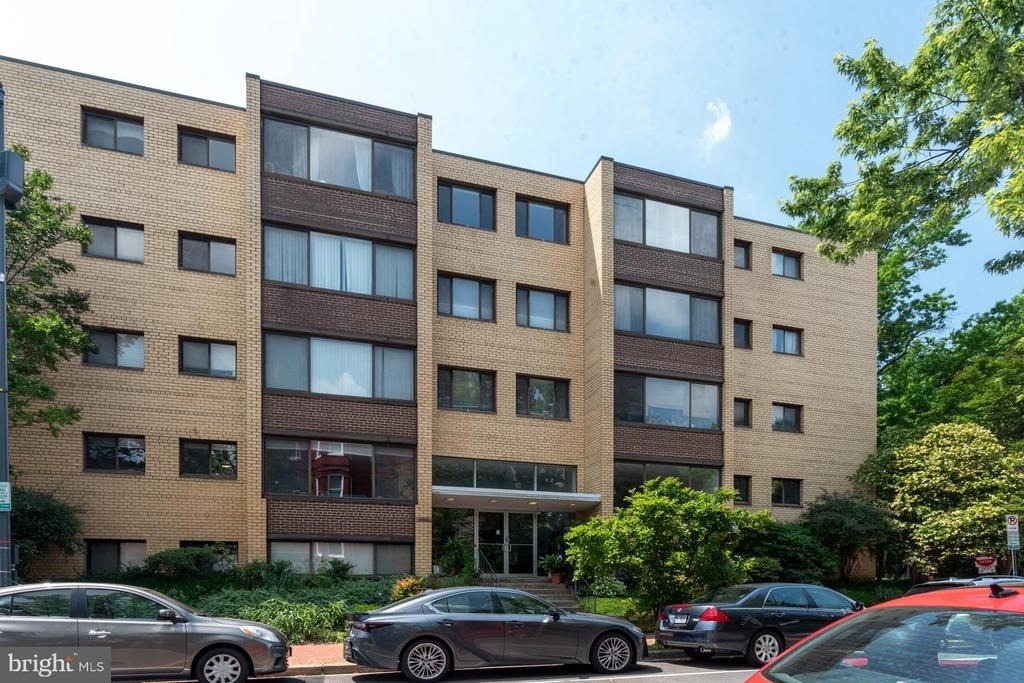 305 C Street Ne - Photo 1