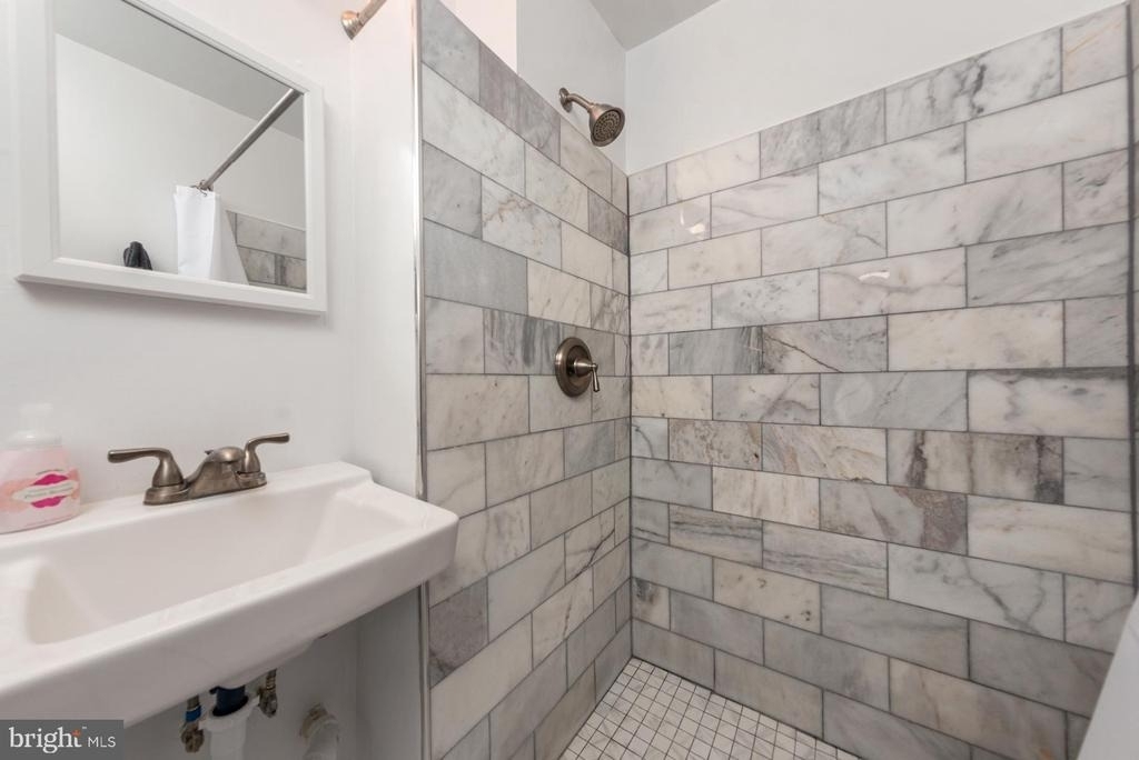 305 C Street Ne - Photo 19