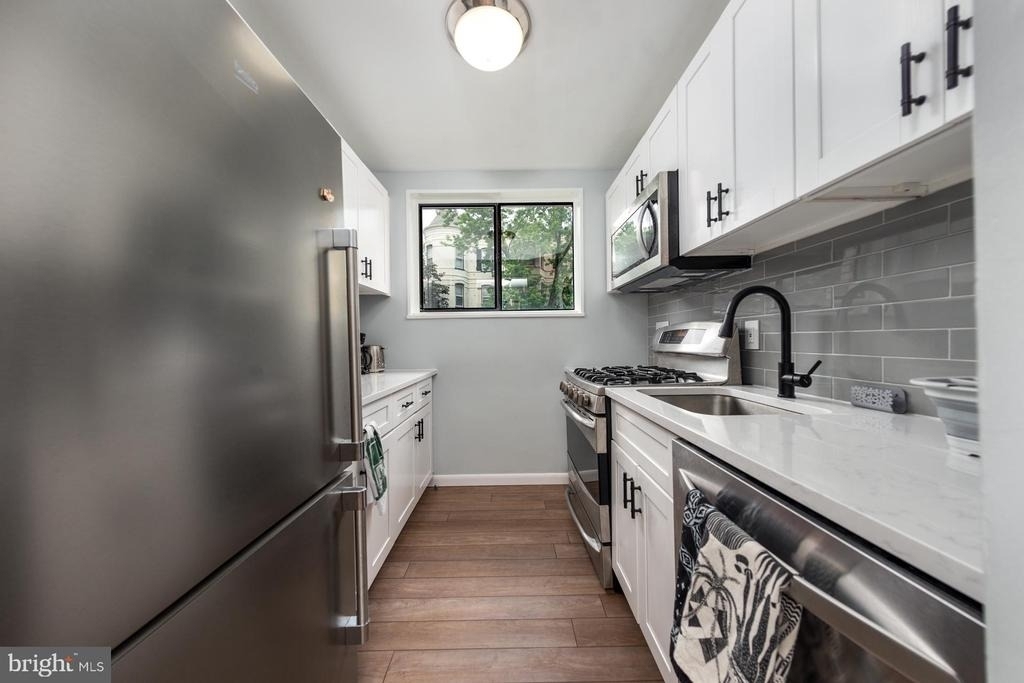 305 C Street Ne - Photo 10