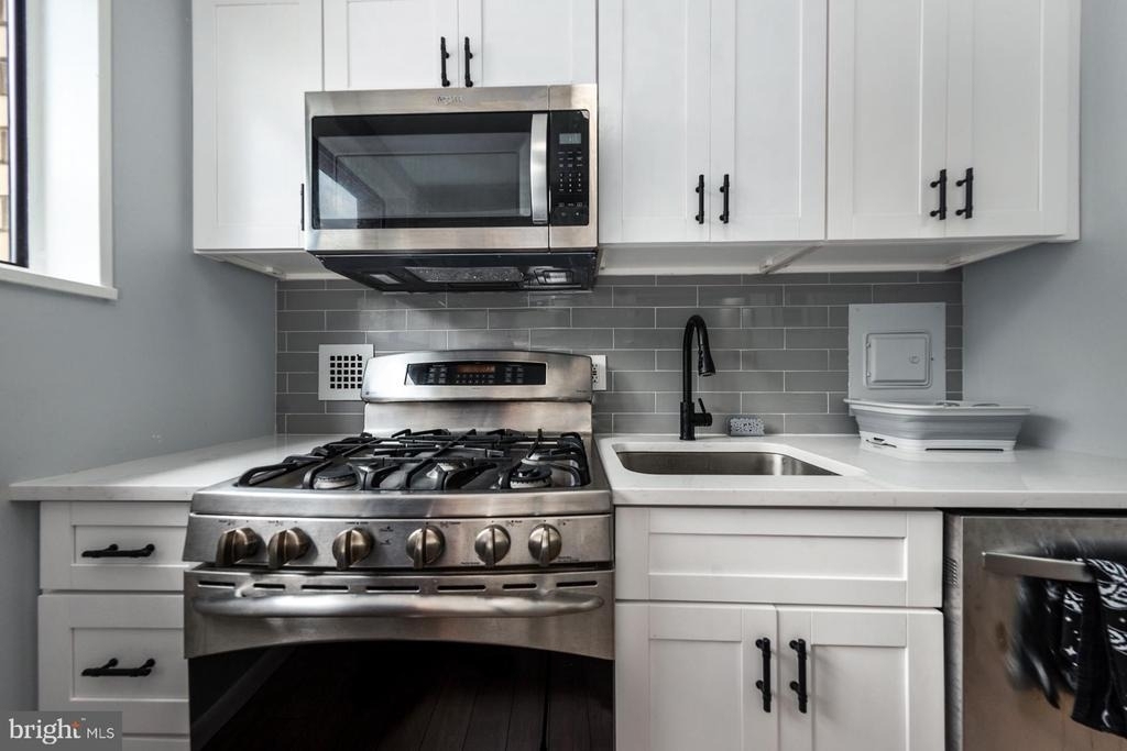 305 C Street Ne - Photo 12