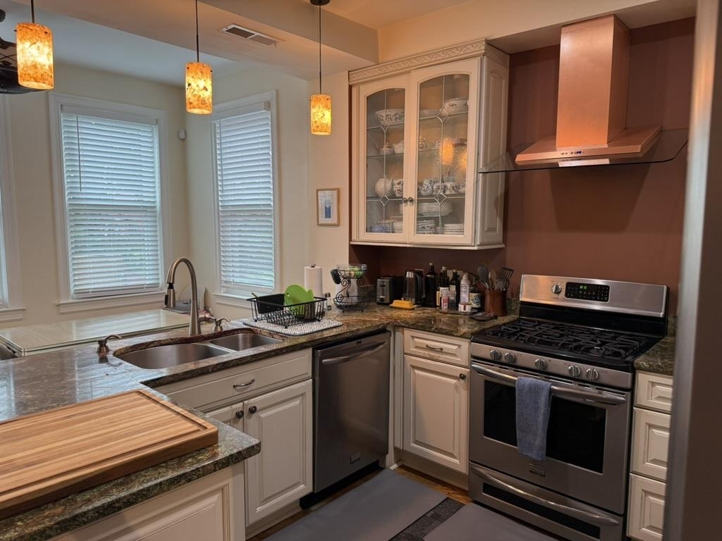 908 11th Street Ne - Photo 2