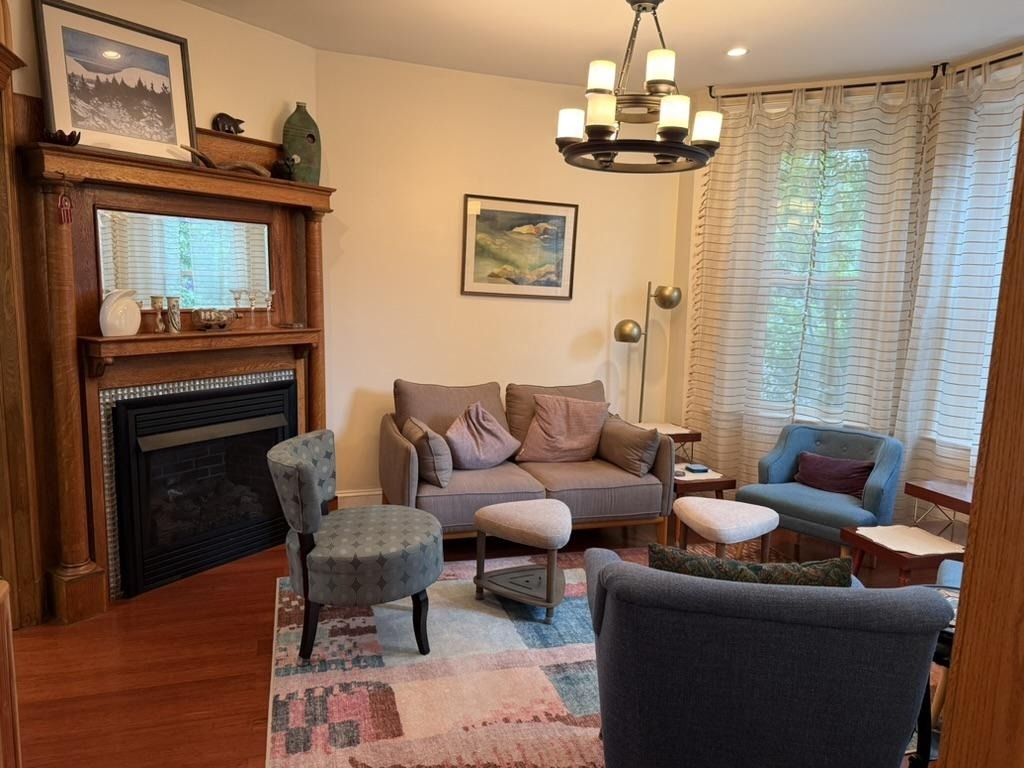 908 11th Street Ne - Photo 1