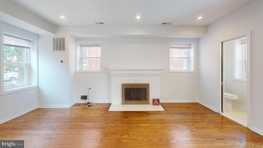 452 Oakwood Street Se - Photo 6