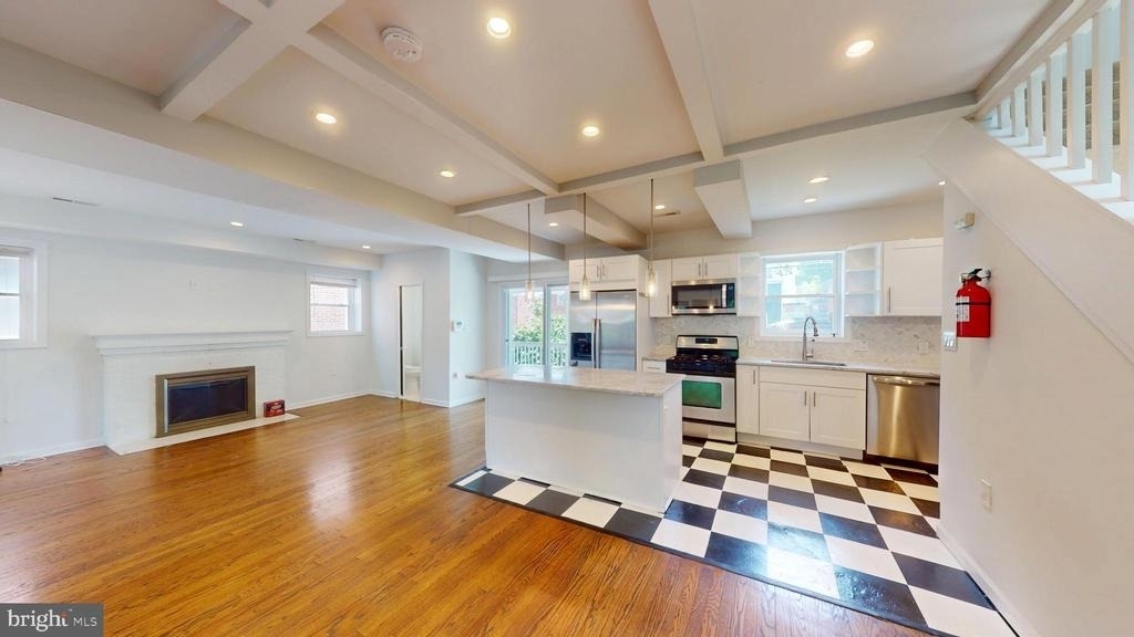 452 Oakwood Street Se - Photo 0