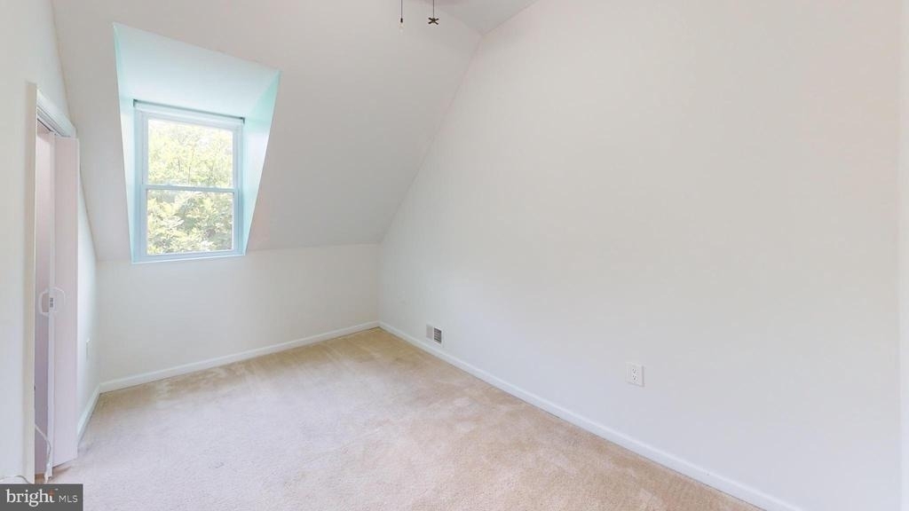 452 Oakwood Street Se - Photo 9