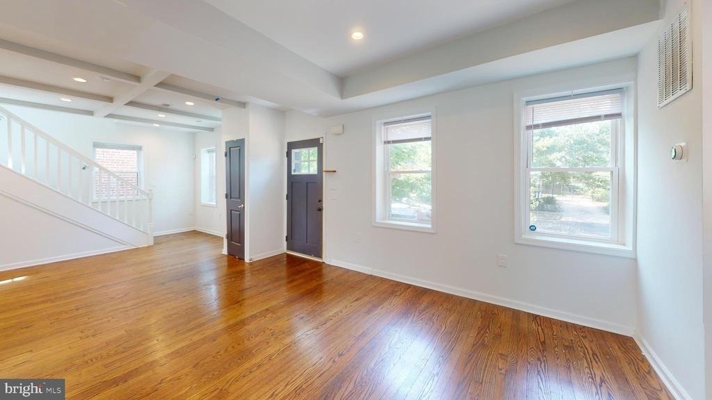 452 Oakwood Street Se - Photo 5