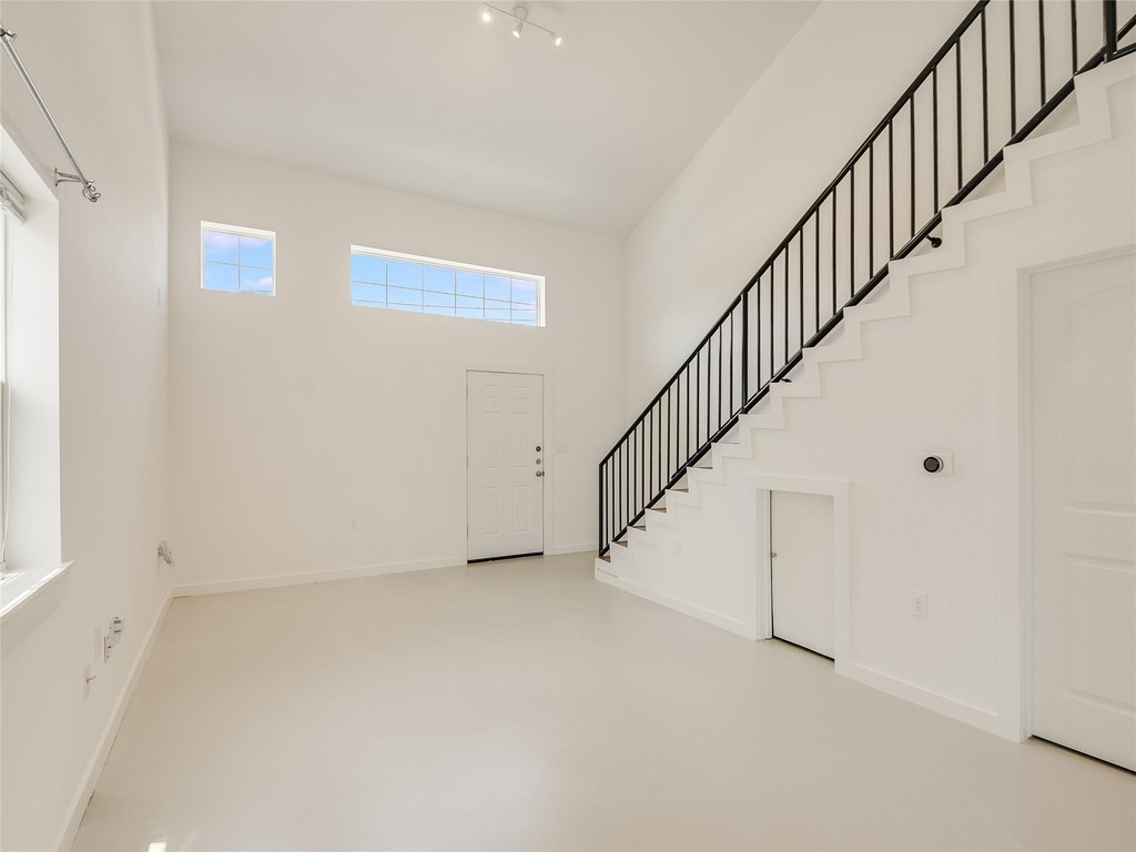 2200 Rosewood Ave - Photo 6