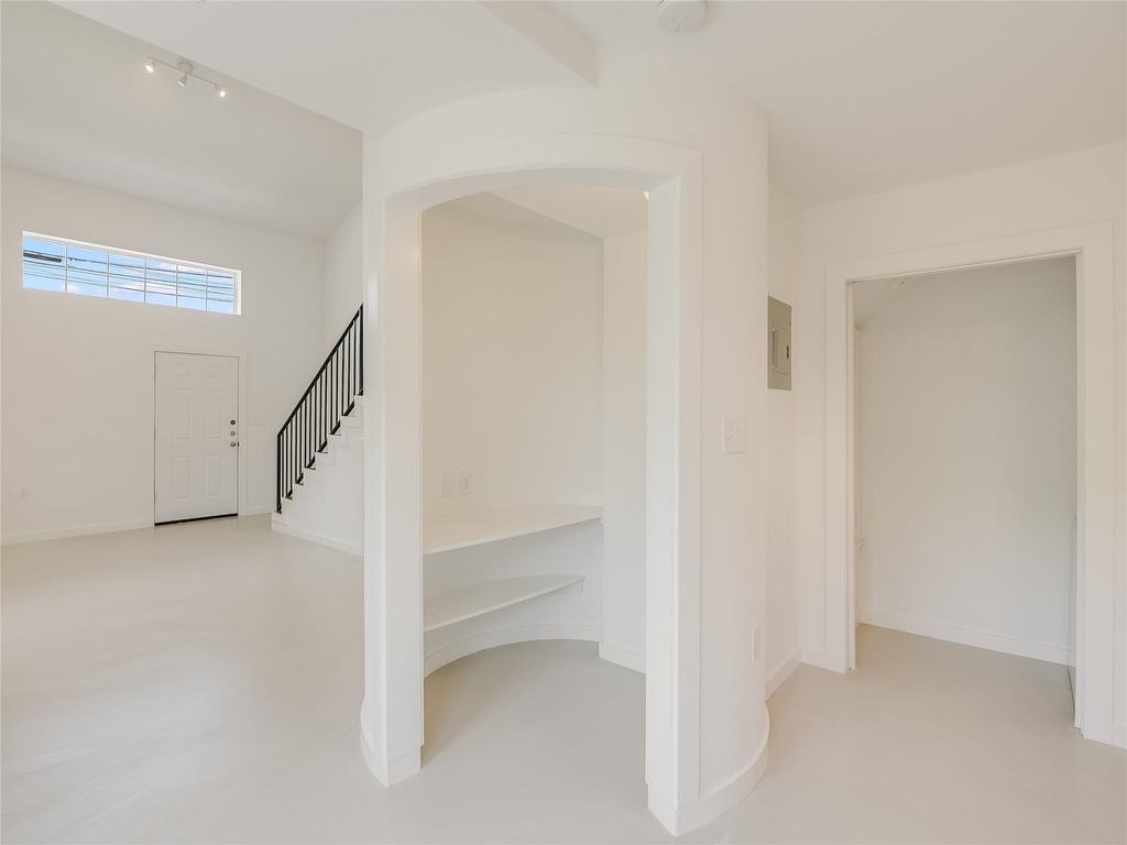 2200 Rosewood Ave - Photo 9