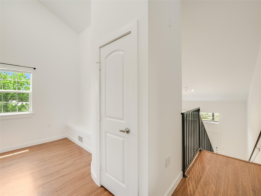 2200 Rosewood Ave - Photo 3