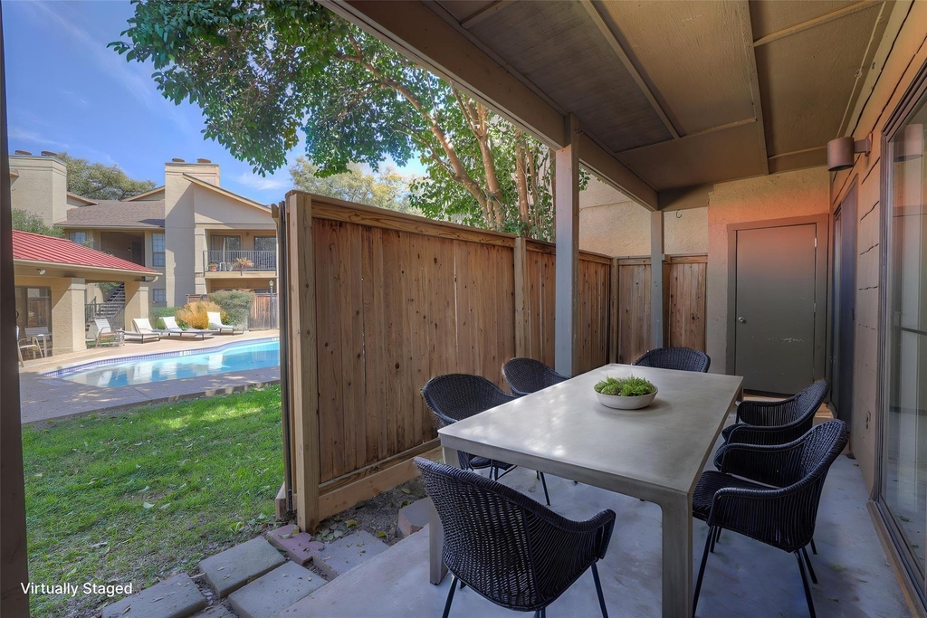 1202 Thorpe Ln - Photo 25
