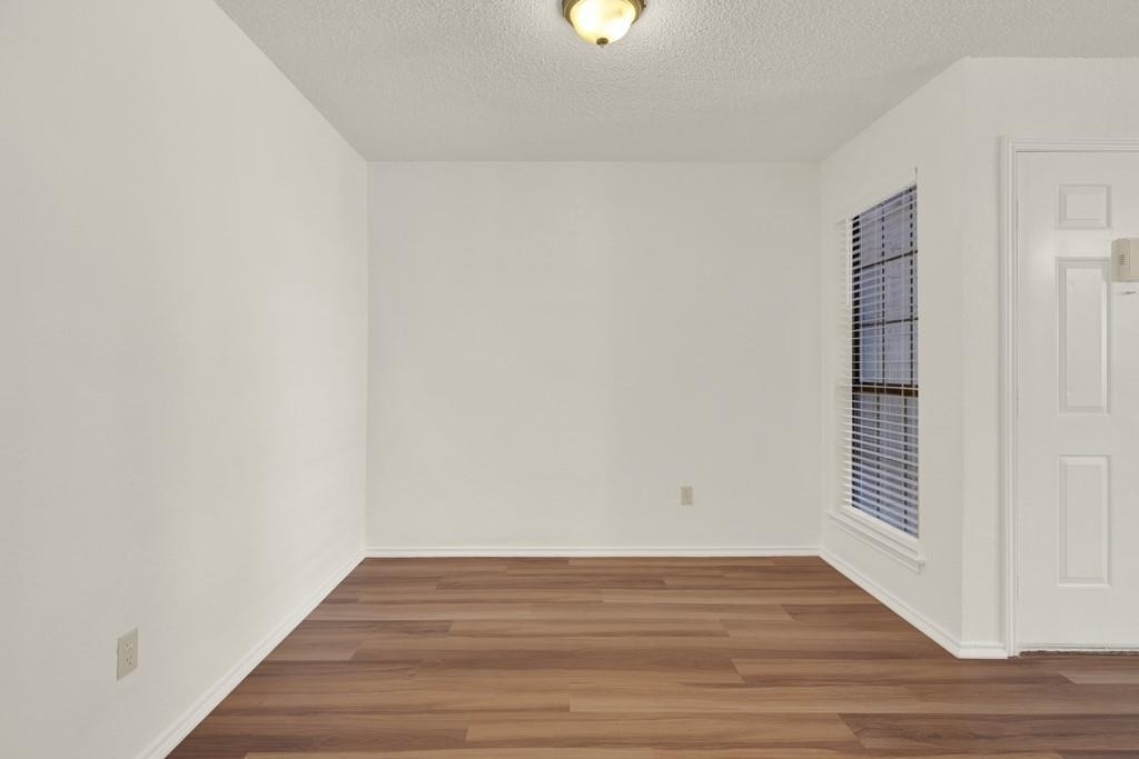 1202 Thorpe Ln - Photo 9