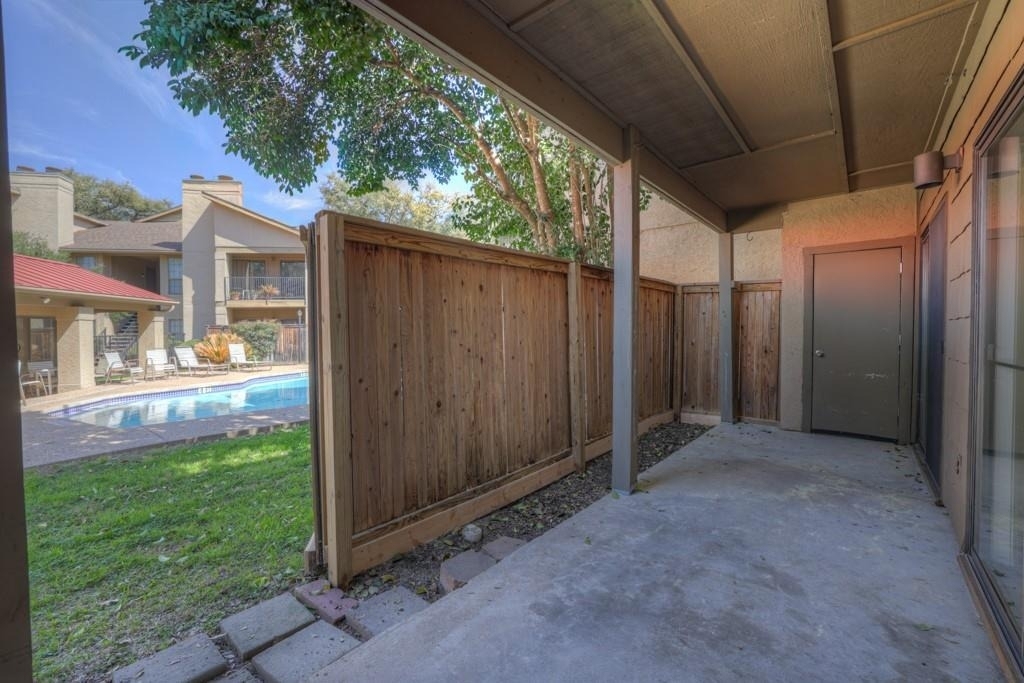 1202 Thorpe Ln - Photo 26