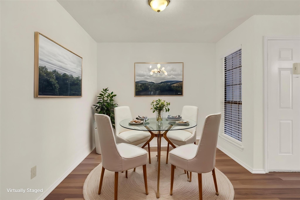 1202 Thorpe Ln - Photo 8