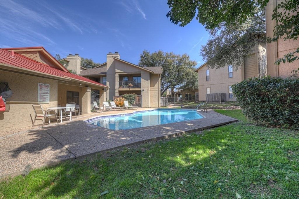1202 Thorpe Ln - Photo 27