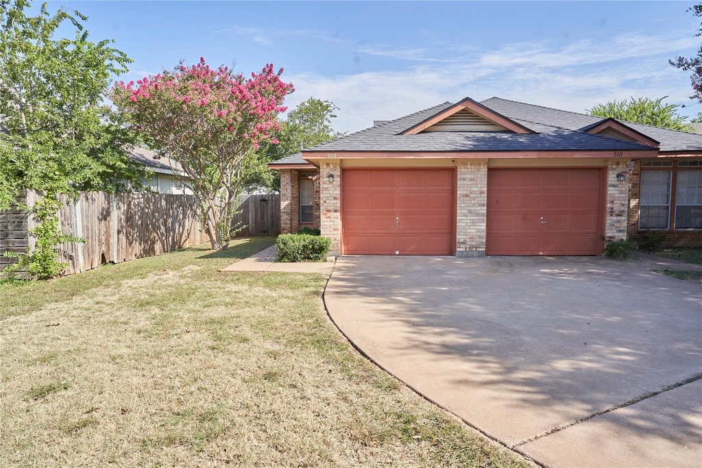 508 Gregory Ct - Photo 0