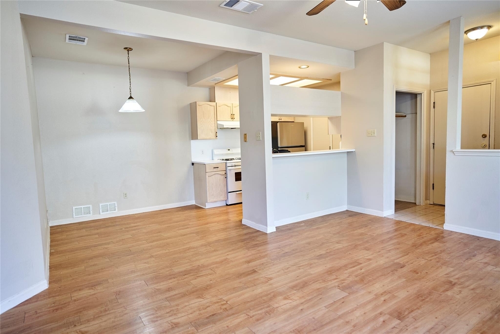 508 Gregory Ct - Photo 2