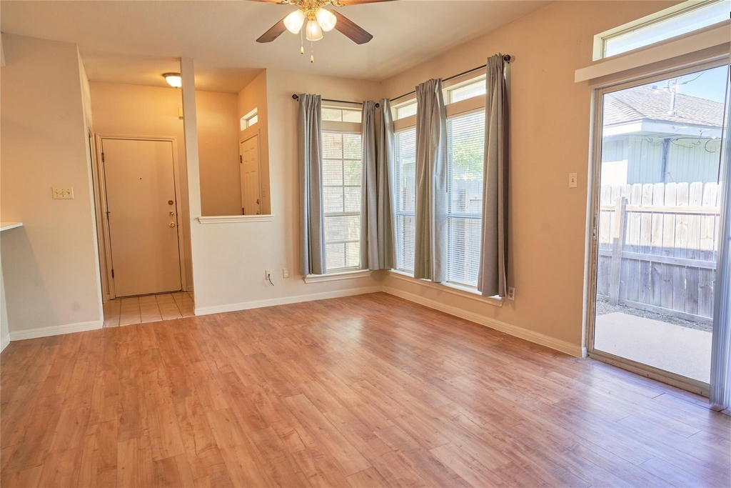 508 Gregory Ct - Photo 4