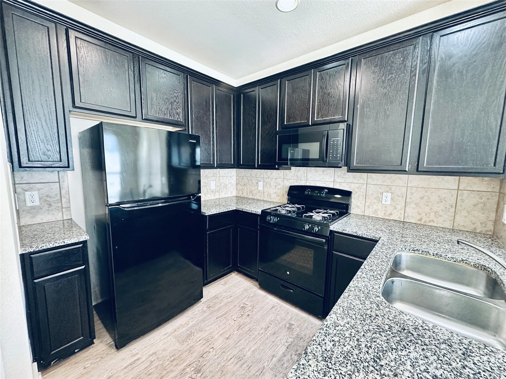 2216 Creekside Ln - Photo 6