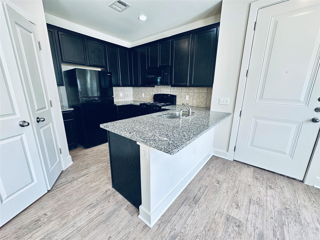 2216 Creekside Ln - Photo 4