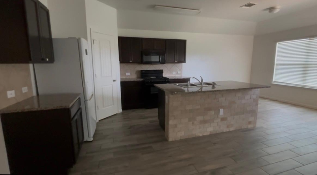 137 Rafe Ct - Photo 2