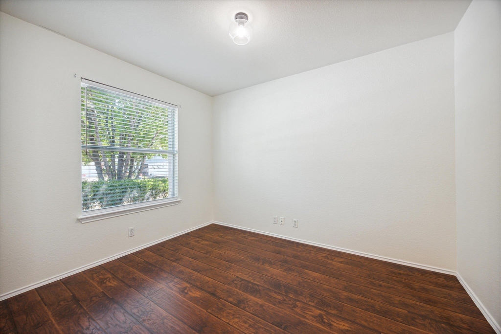 108 Loryn Dr - Photo 7