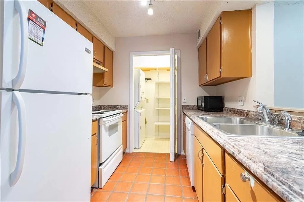 402 N Fredericksburg St - Photo 1