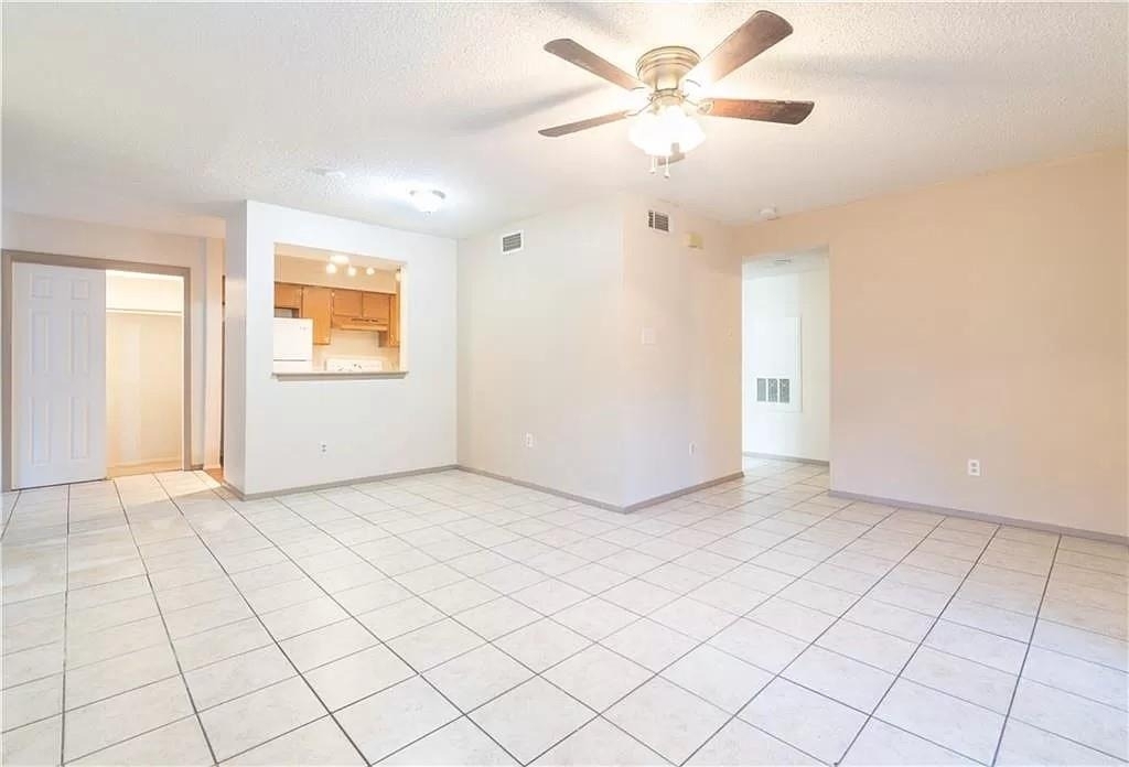 402 N Fredericksburg St - Photo 2
