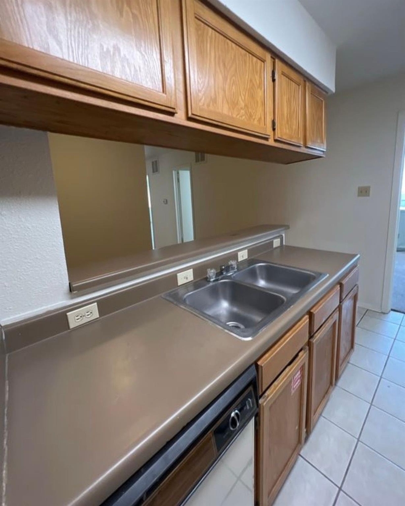 3115 Helms St - Photo 1