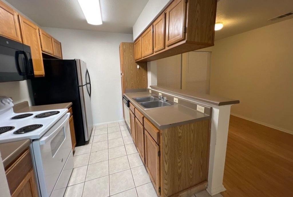 3115 Helms St - Photo 0