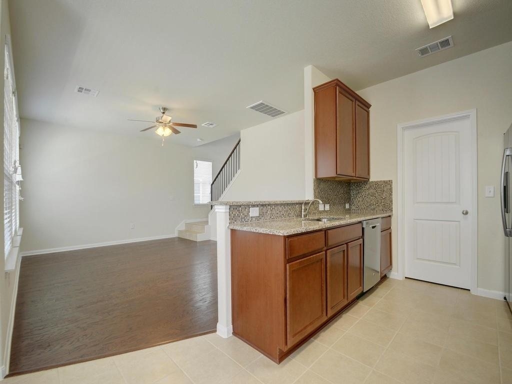 2015 Barker House Cv - Photo 10