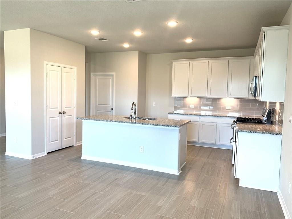 1104 Coulee Dr - Photo 4